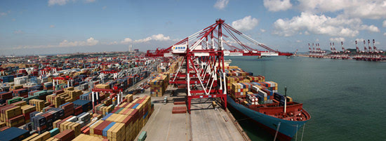 進出口貿(mào)易量放緩 青島港 &ldquo;智慧經(jīng)濟&rdquo;逆勢上漲