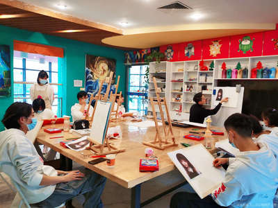 鹿班長(zhǎng)美術(shù)課 探索藝術(shù)之美，點(diǎn)燃創(chuàng)意火花